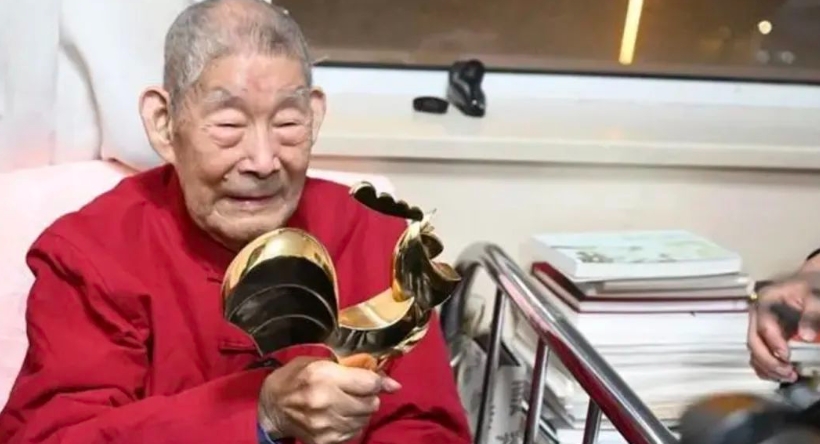 “小兵张嘎之父”徐光耀99岁获中国文联终身成就奖！专访来了→