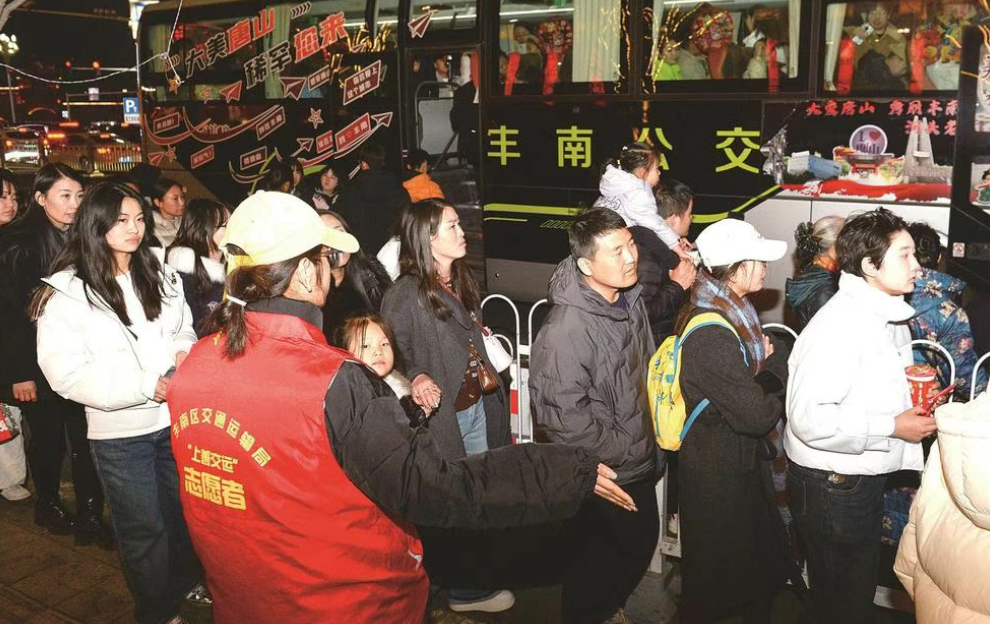 一灯一戏一温情，一街一河一倾心